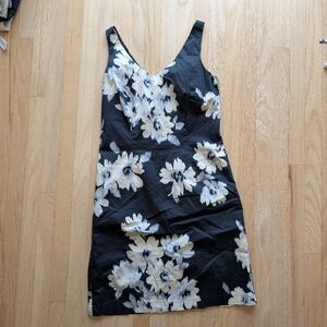 Ann Taylor Floral Blue and White Vneck Dress (Size 4)